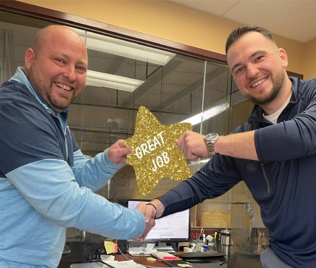 Working Wednesday
Off Premies Sales Rep- John 
The work isn't done when you're happy; the work is done when the customer is smiling.

#lifeatlknife #offpremise #beerrep #goldsticker #starsticker #goodjob #communicationtips #CustomerRelationships
