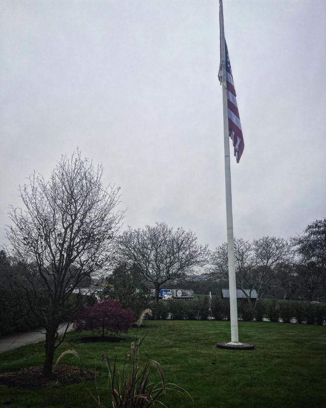 Thought Thursday:
“So never mind the darkness we still can find a way ‘cause nothin’ lasts forever even cold November Rain”. ~Guns’n Roses  #lifeatlknife #rainy #beersales #daylightsavings #officehours #thanksgiving #bethankfuleveryday #coldweather #winteriscoming